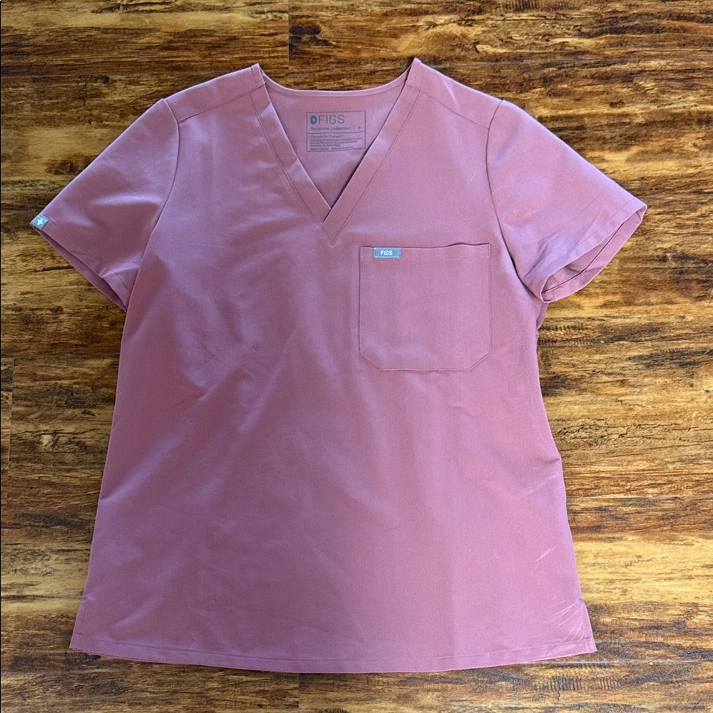 Figs Women's Mauve V-Neck Short Sleeve Top
